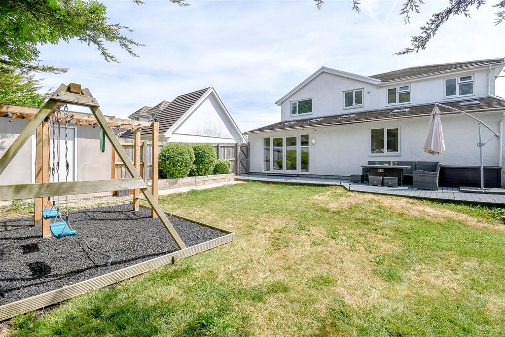Property photo 2 of 36