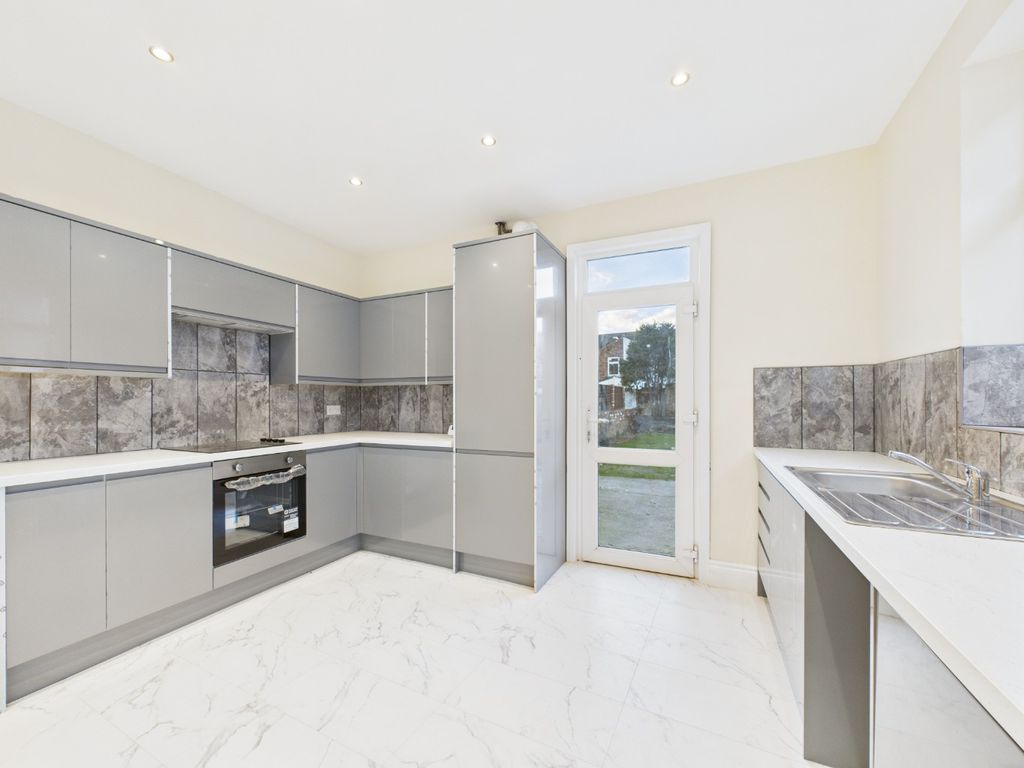 Property photo 2 of 14 4244123