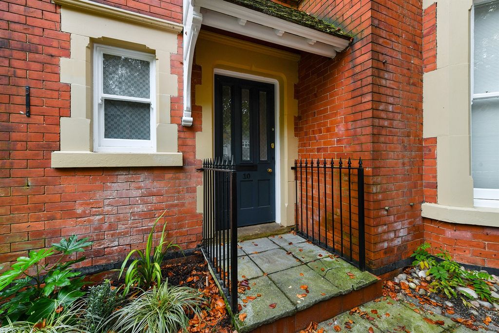 Additional image 21 of 5 bed semi-detached house to rentHamilton Drive NG7