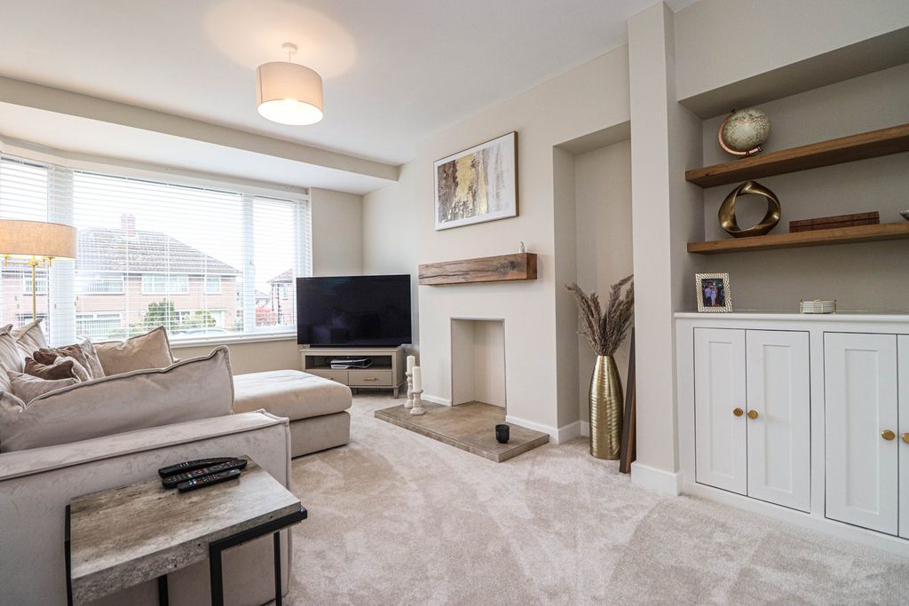 Property photo 2 of 25 Lounge