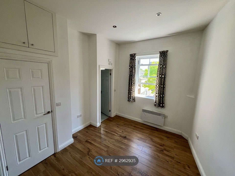Property photo 3 of 5 Seperate Single Bedroom