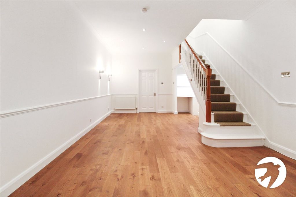 Property photo 2 of 11 Reception