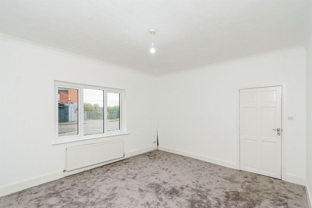 Property photo 2 of 16 Living Room