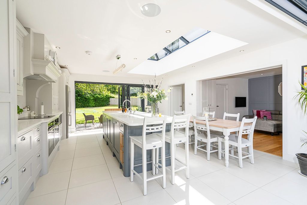 Property photo 3 of 17 Kitchen