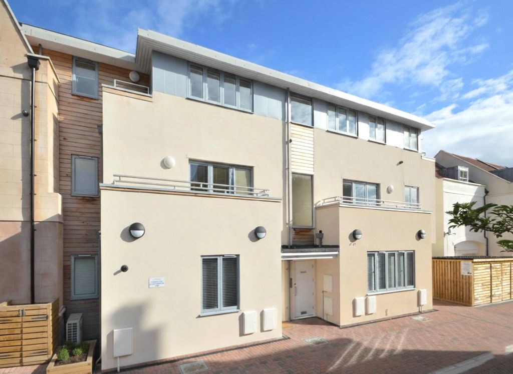 Property photo 2 of 10 Picture No. 11