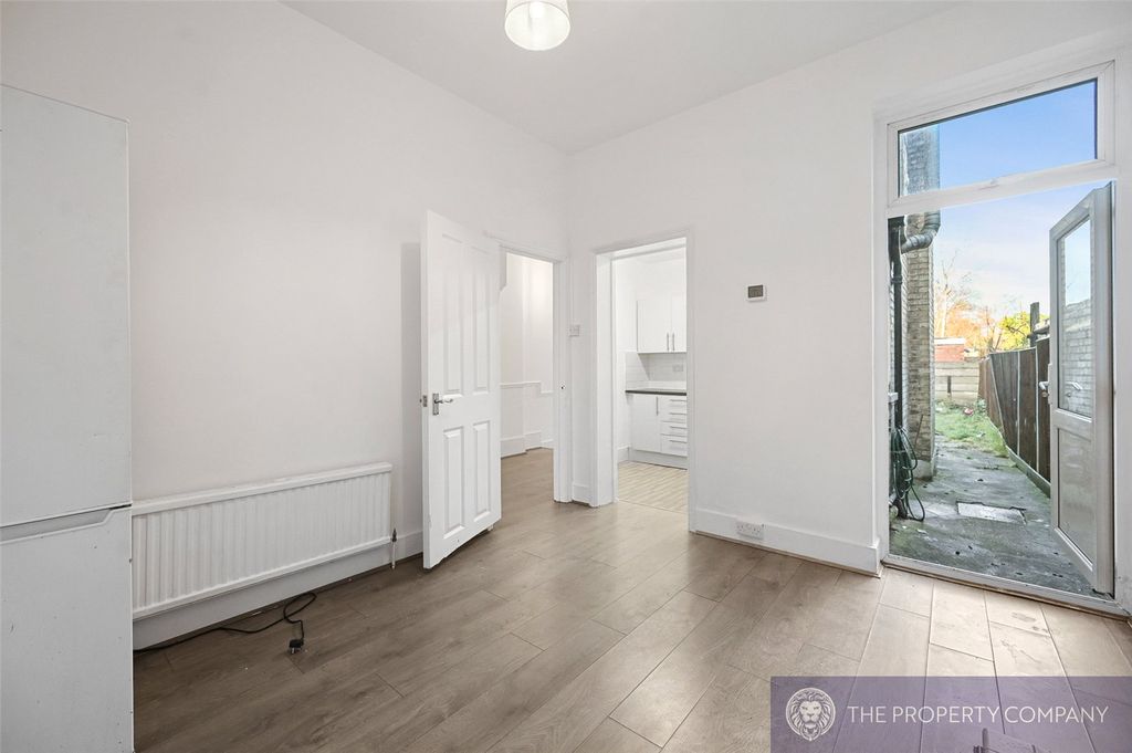 Property photo 3 of 12 Picture No. 23