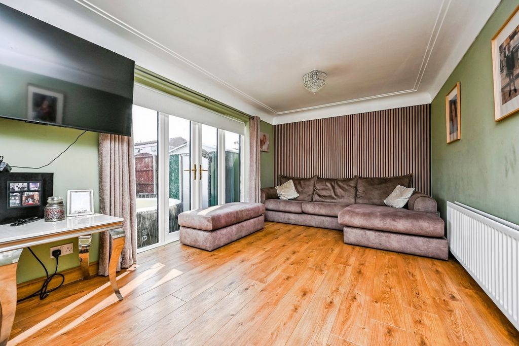 Property photo 3 of 12 Pbox-Img.Jpg
