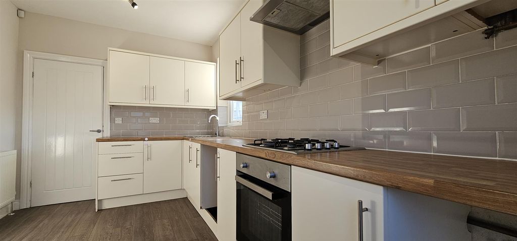 Property photo 3 of 12 Kitchen..Jpg