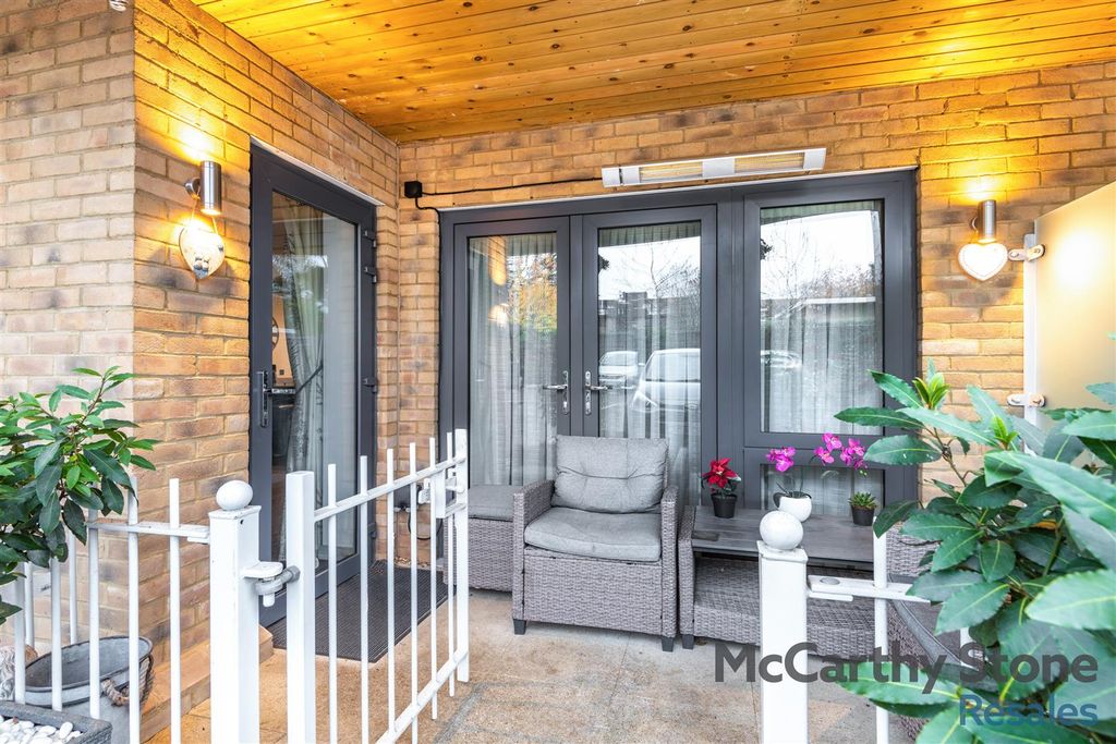 Property photo 3 of 28 8667013-Exterior03.Jpg