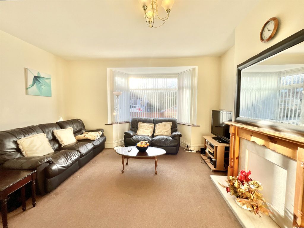 Property photo 3 of 28 Lounge