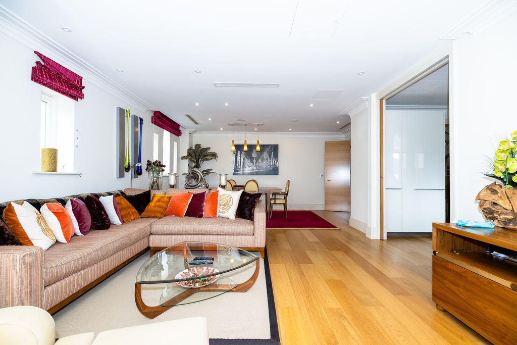 Property photo 1 of 21 5 Bedroom Detached For Rent