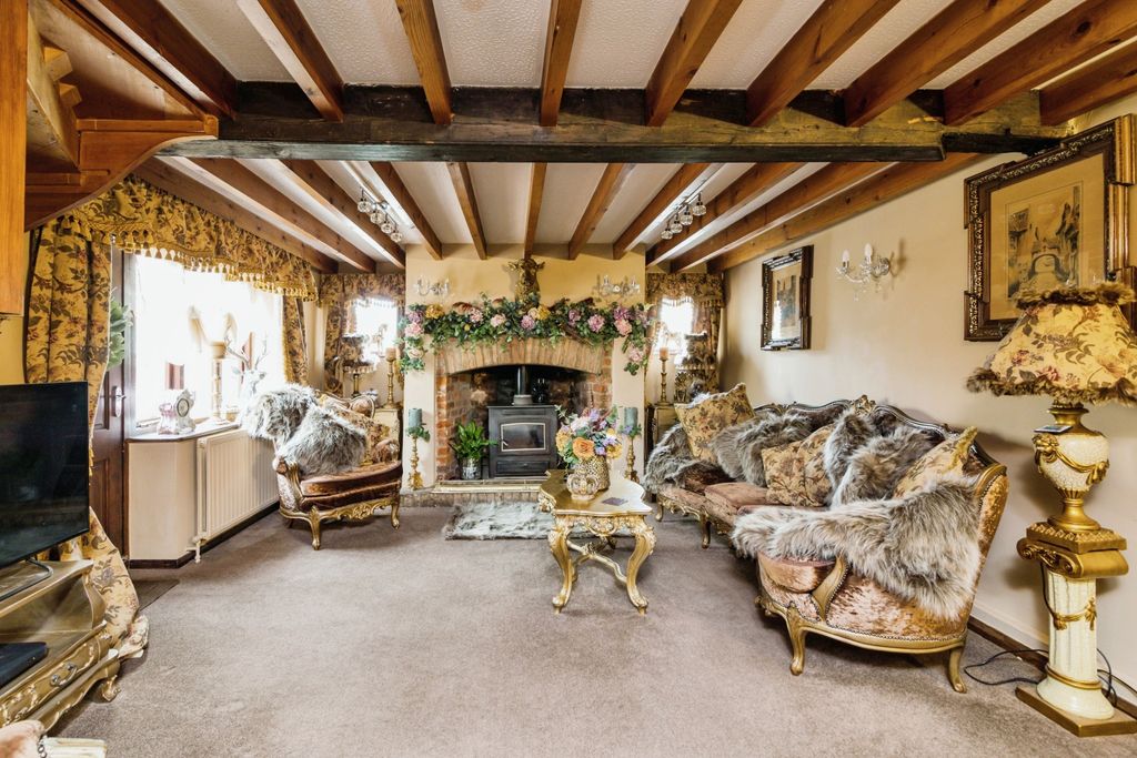 Property photo 2 of 21 Sitting Room