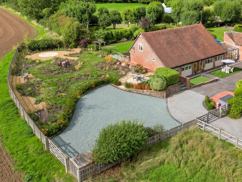 Property photo 2 of 40