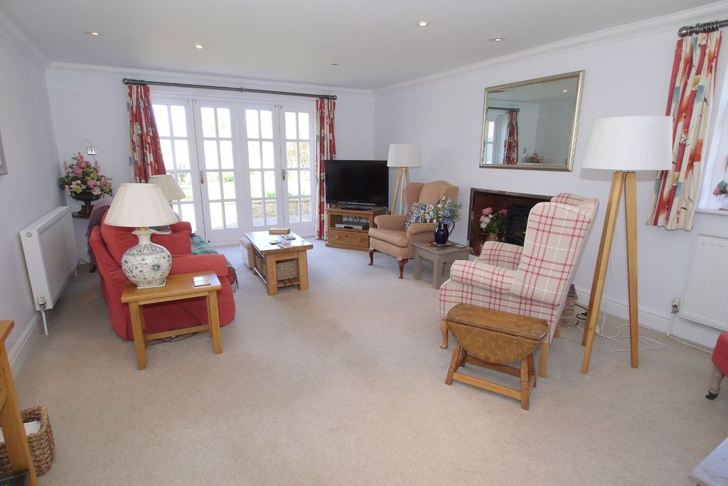 Property photo 3 of 13 Photograph 10