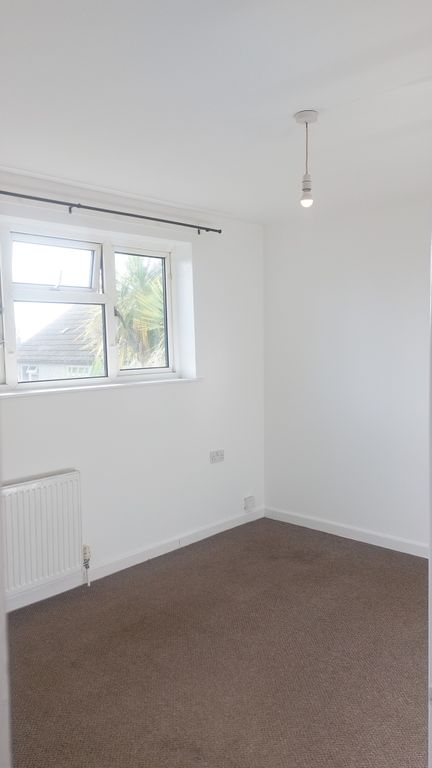 Property photo 3 of 5 12 Moor View -4