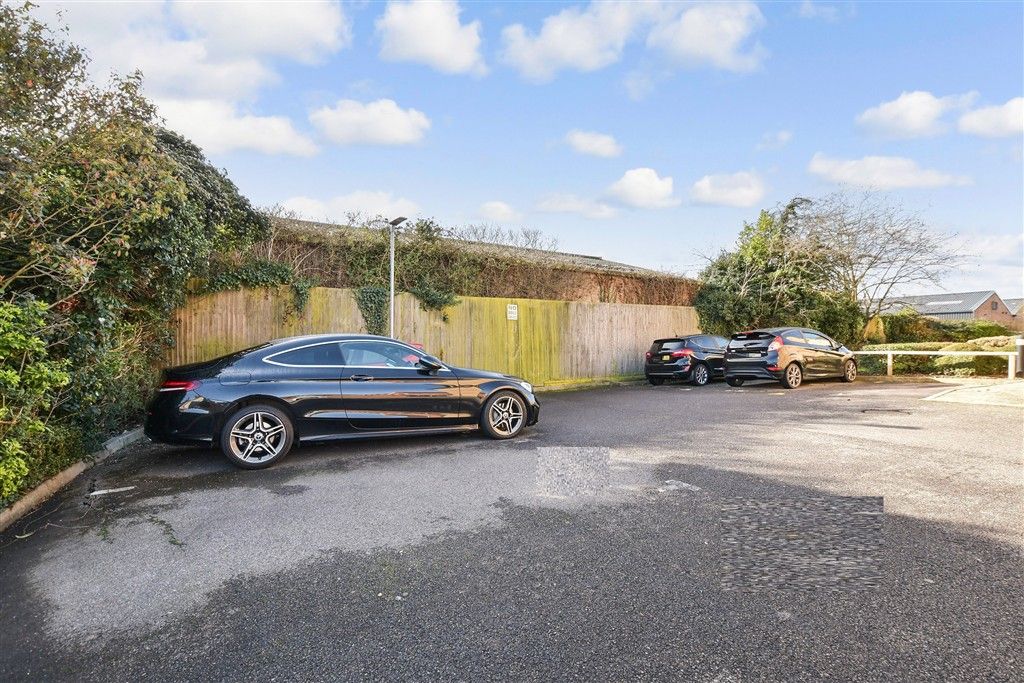 Property photo 2 of 9 Driveway/Parking