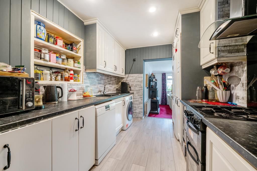 Property photo 3 of 20 Kitchen