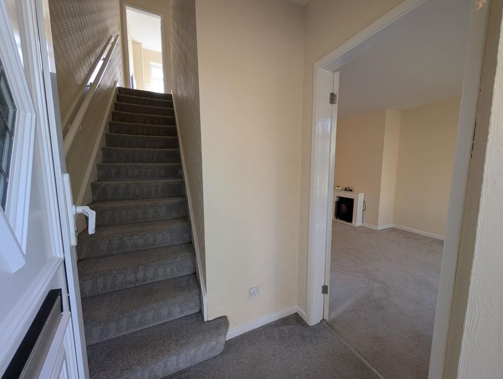 Property photo 3 of 19 Entrance Hallway