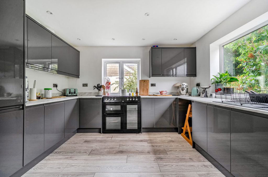 Property photo 3 of 26 3 - 1477409-12-6A329B...