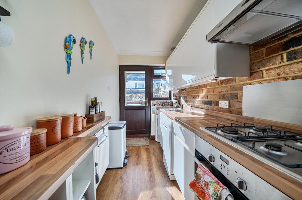 Property photo 3 of 16 1410680-12-699dc3...