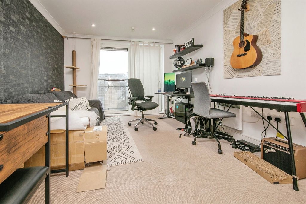 Property photo 2 of 11