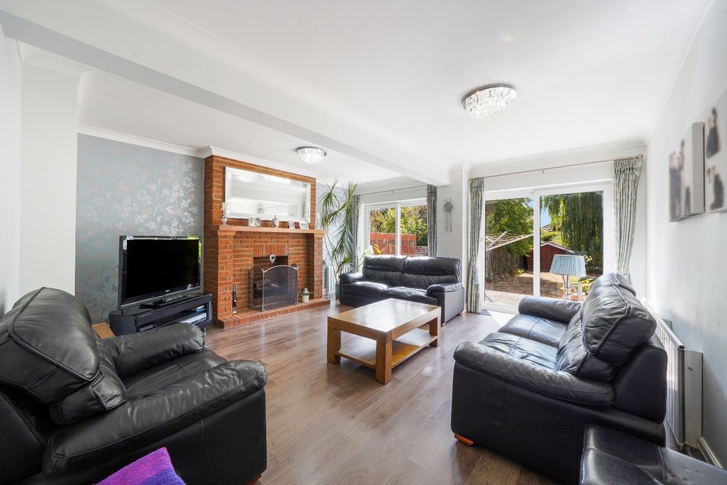 Property photo 2 of 15 5377073