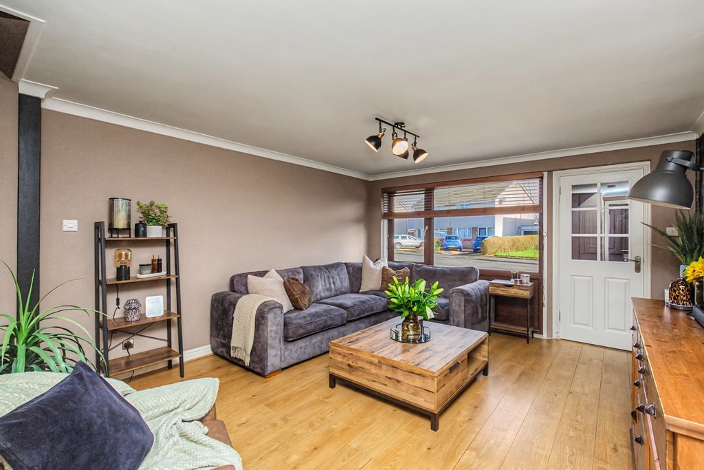 Property photo 3 of 15 4836784