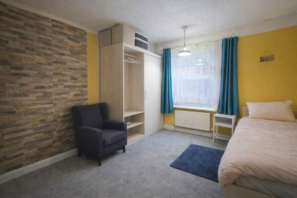 Property photo 2 of 4