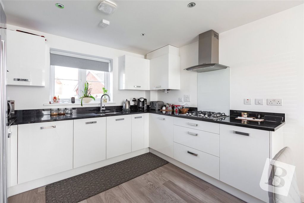 Property photo 3 of 15 Kitchen