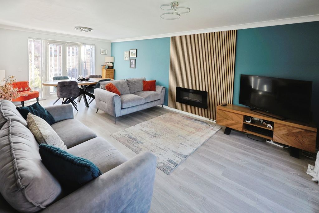 Property photo 3 of 15 Pbox-Img.Jpg