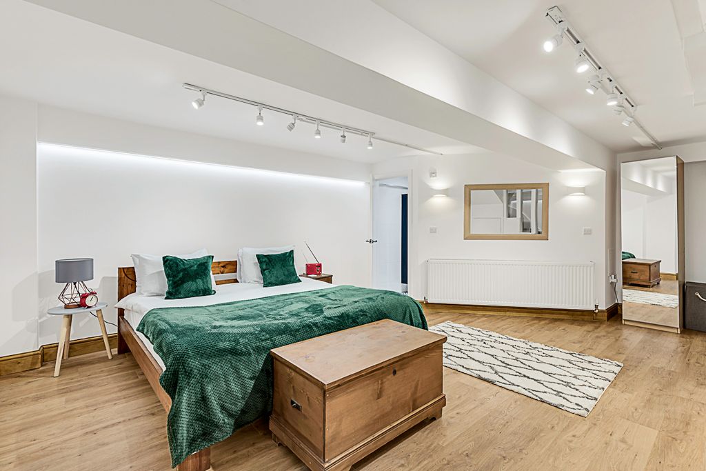 Property photo 3 of 25