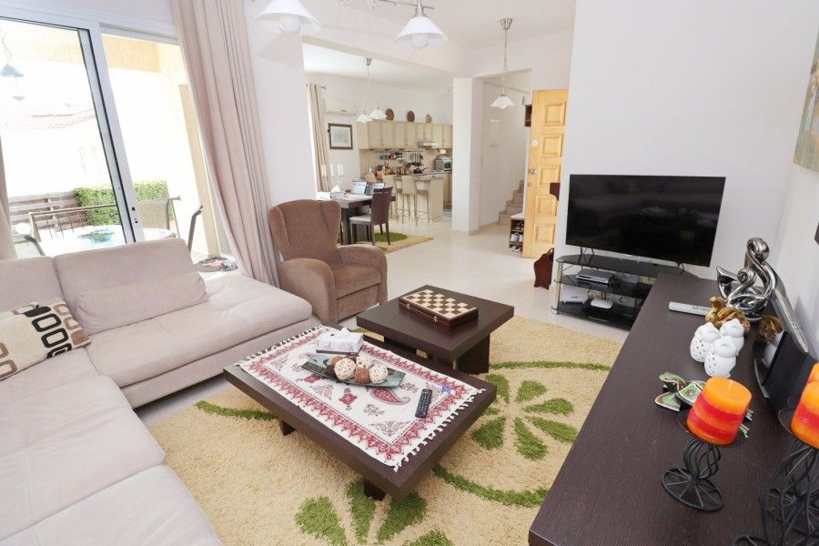 Property photo 2 of 33