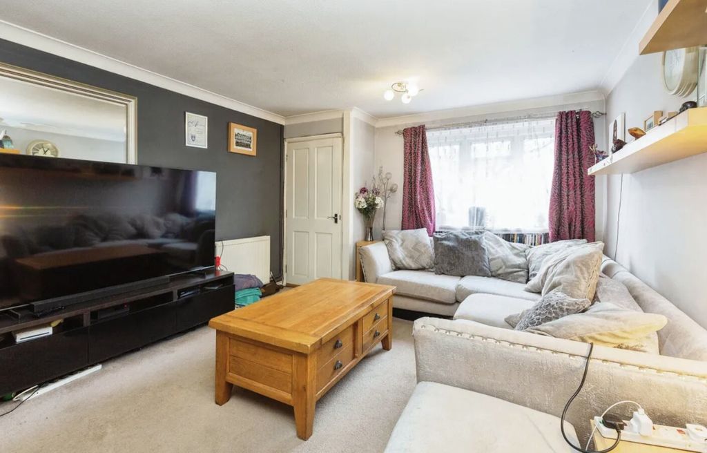 Property photo 3 of 12