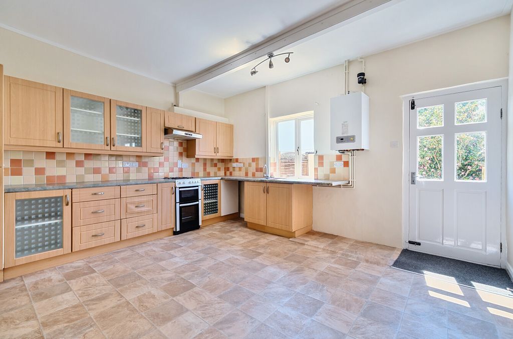 Property photo 1 of 10 Kitchen