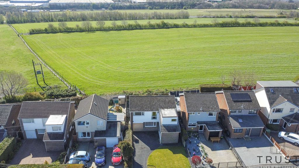 Property photo 2 of 33