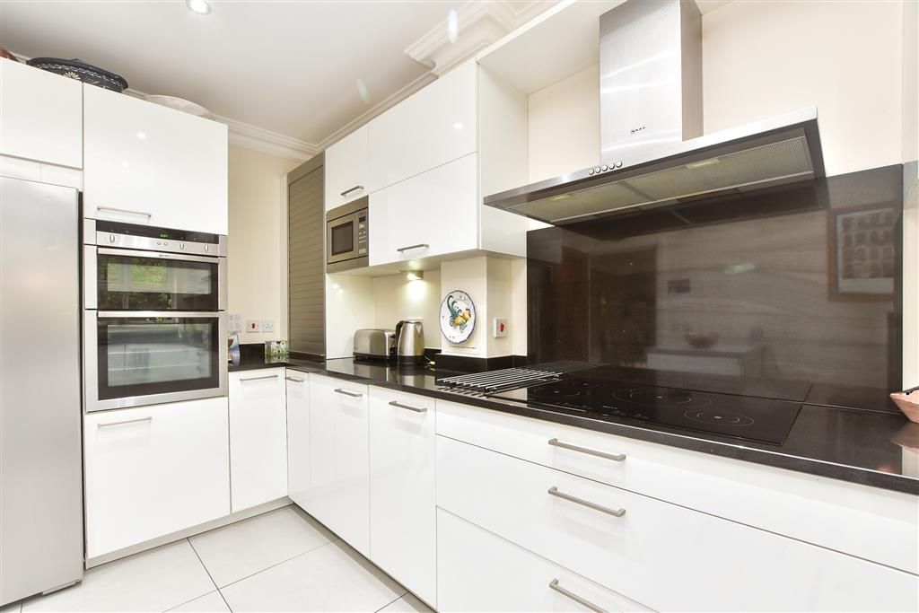 Property photo 2 of 17 Kitchen