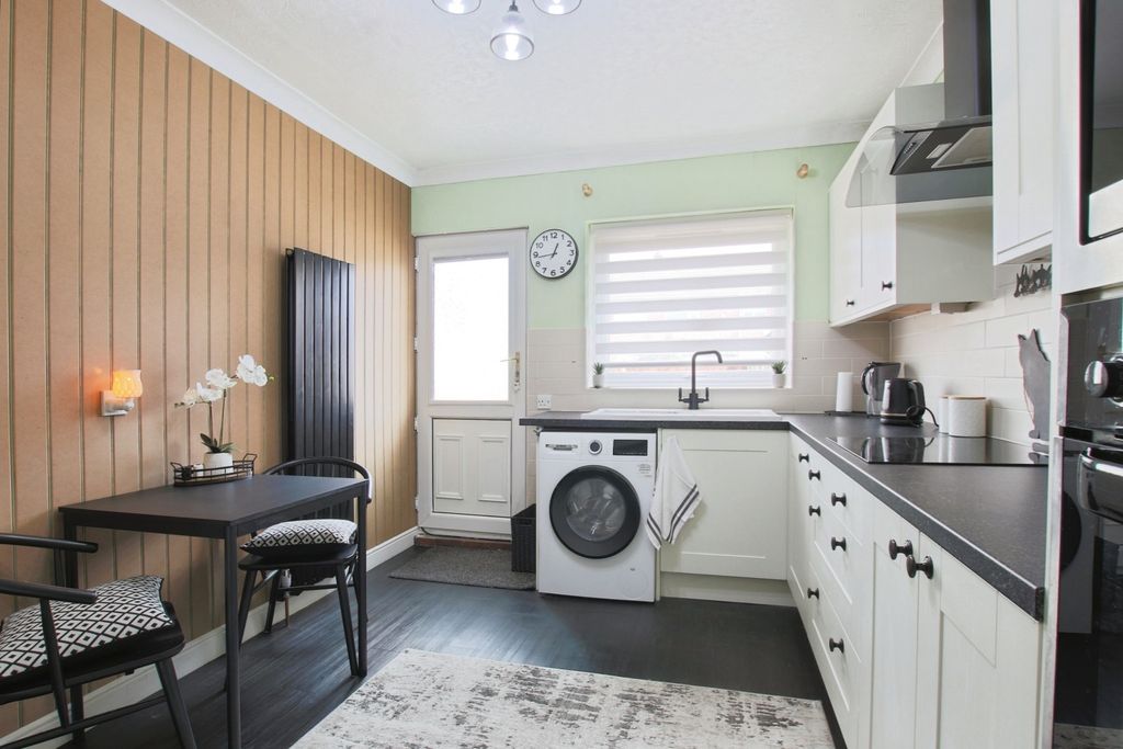 Property photo 3 of 13 4209877