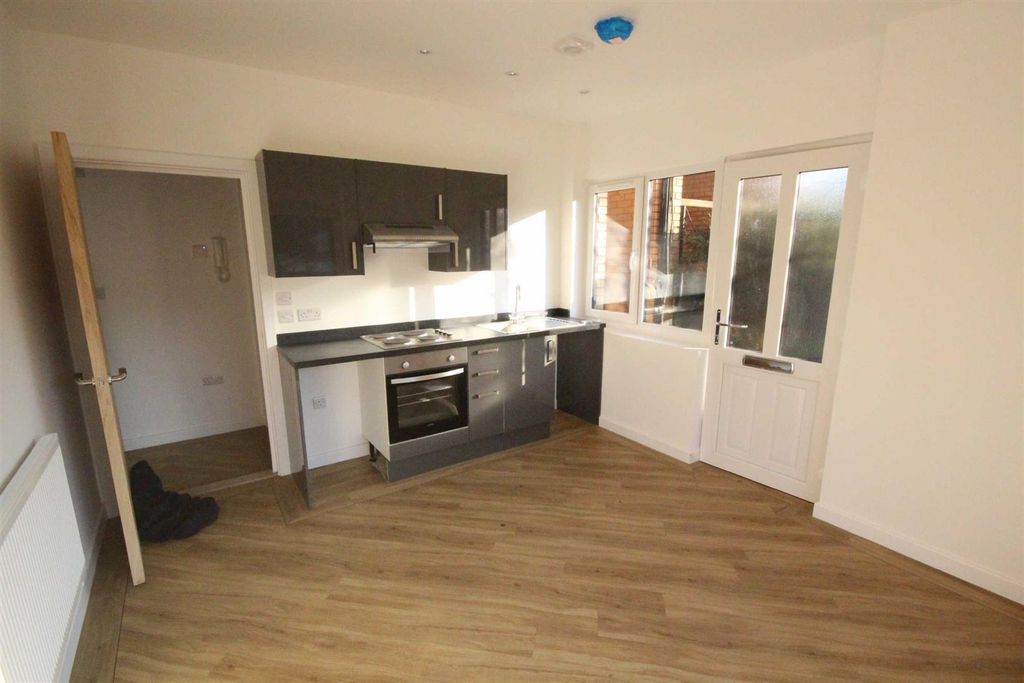 Property photo 3 of 11 Mn8Asvhvp5Vz80Hnccbaiuxaufy.Jpg