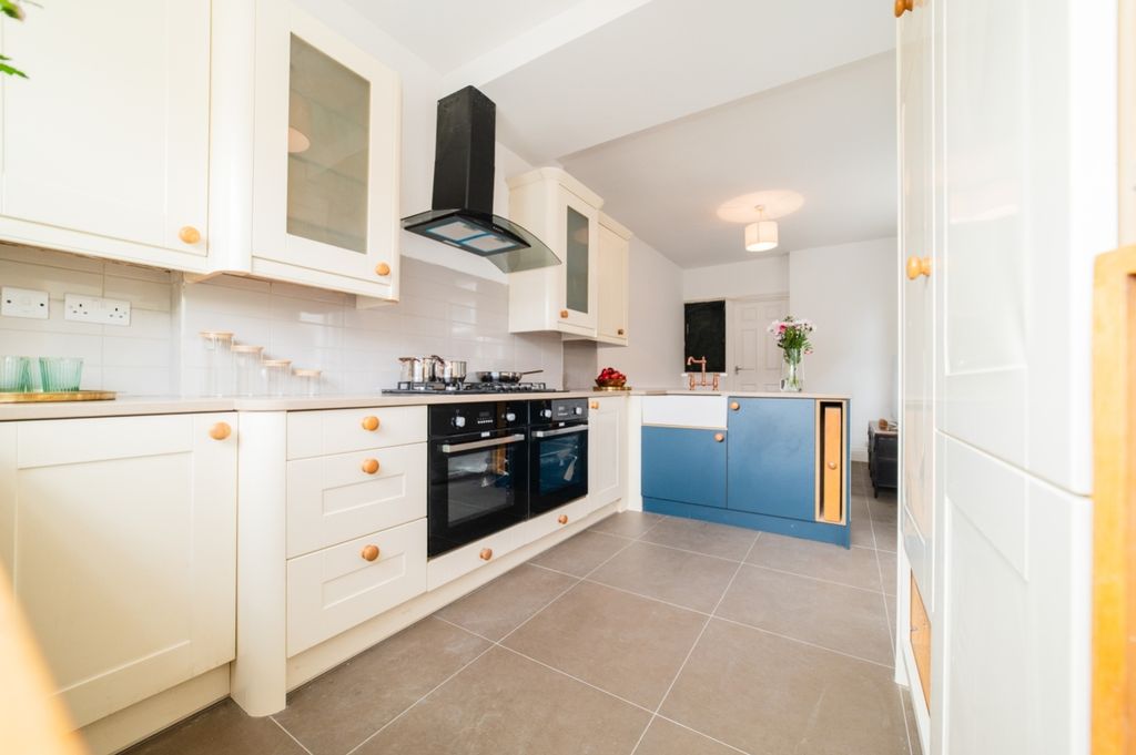 Property photo 2 of 13 Lrg_Call 02920 454555 To Secure Your Viewing_12