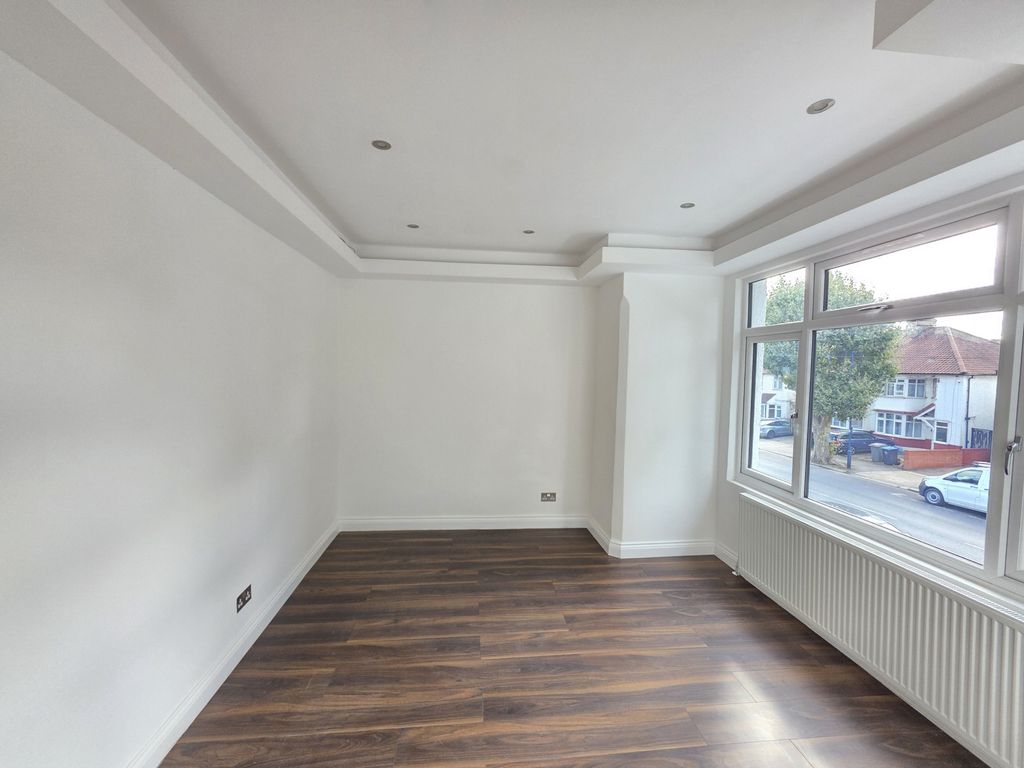 Property photo 2 of 13 Photo 4
