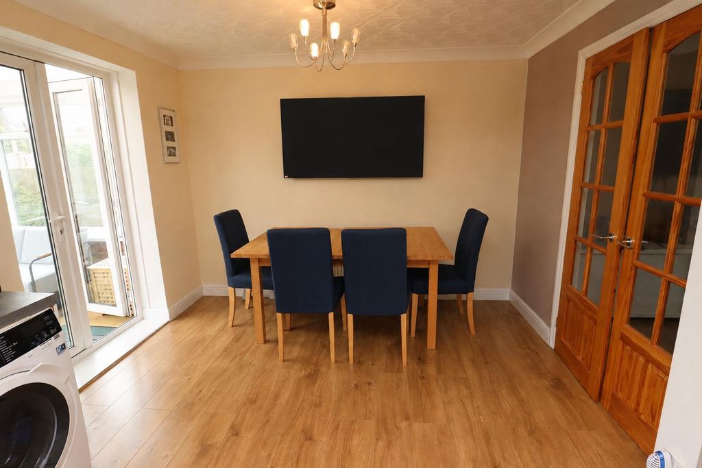 Property photo 3 of 10 0A2C9C95-9755-40B5-B1F6-20F14Bc2755B.Png