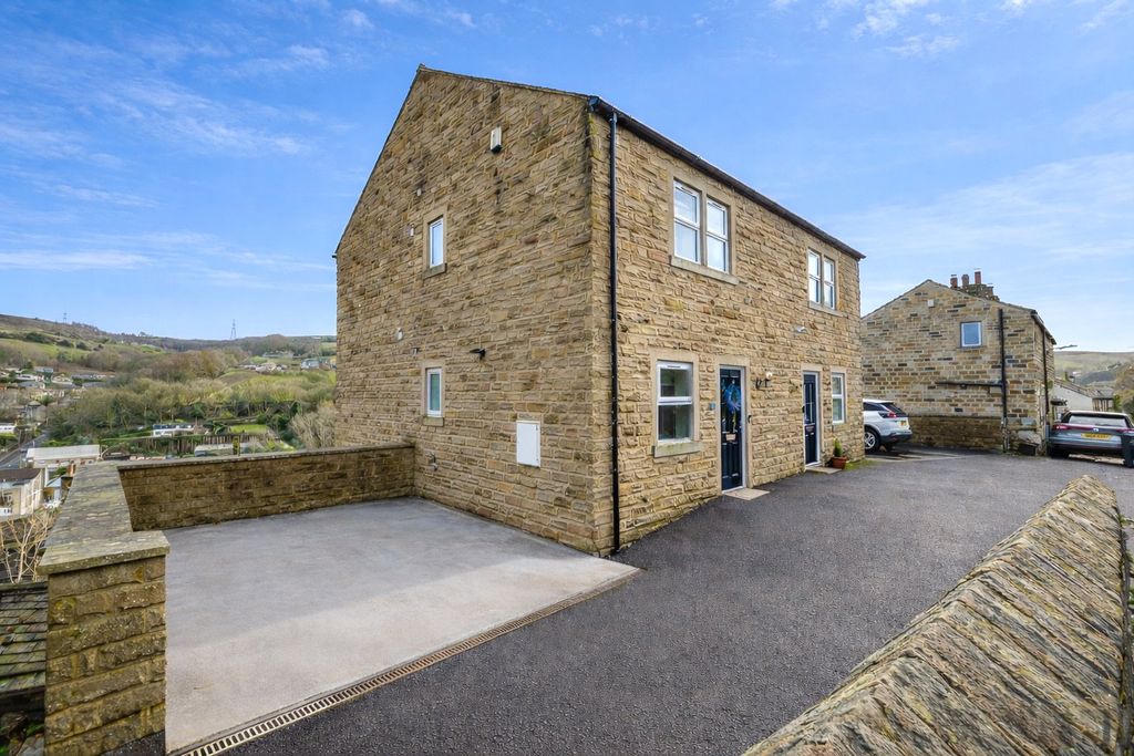 Property photo 1 of 29 Front External