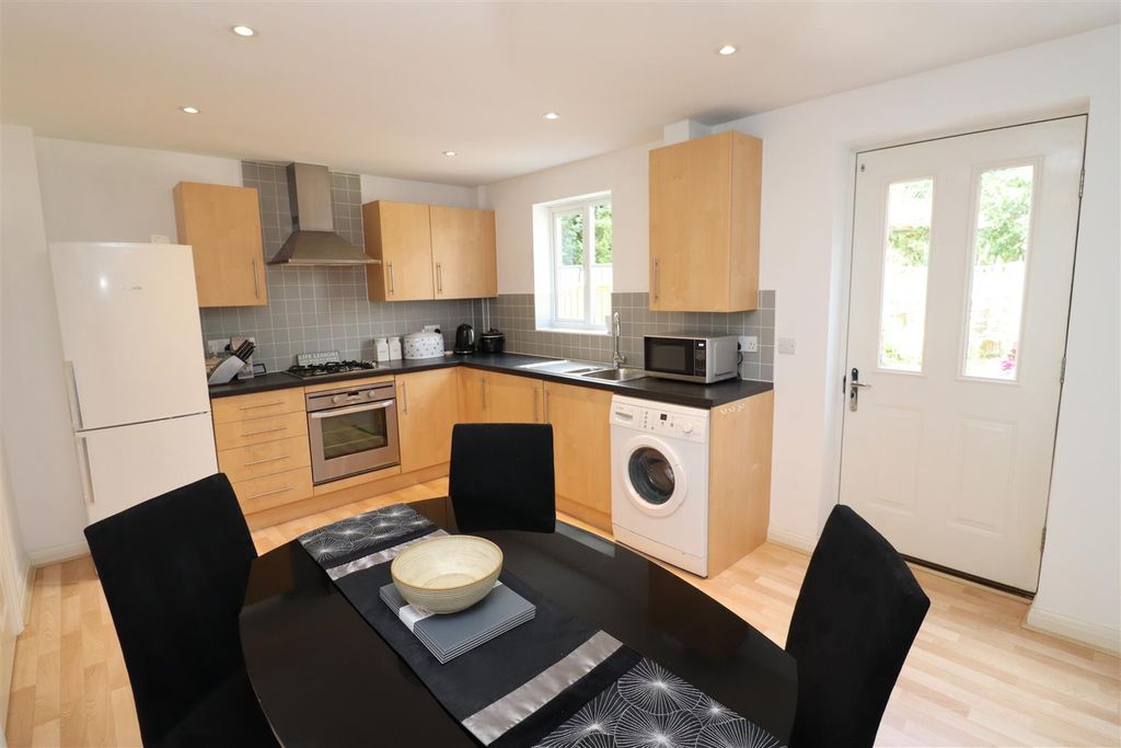 Property photo 2 of 20 Kitchen/Dining Room