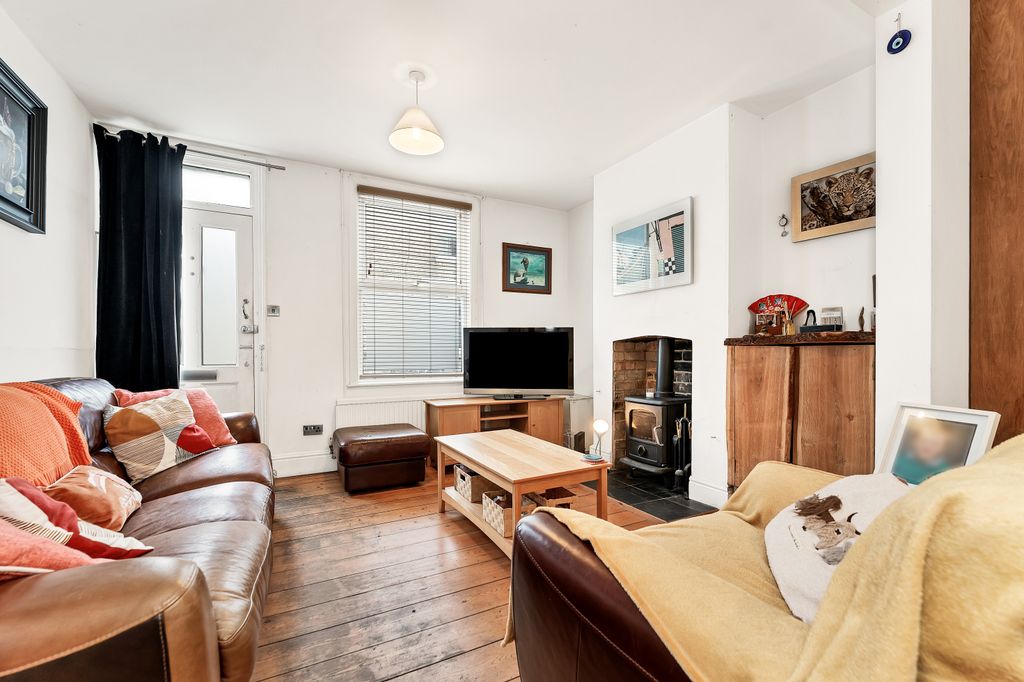 Property photo 2 of 21 Living Room