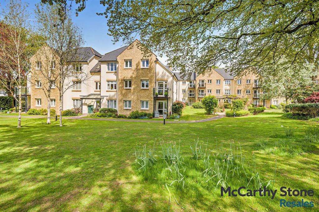 Property photo 1 of 18 Communal Gardens
