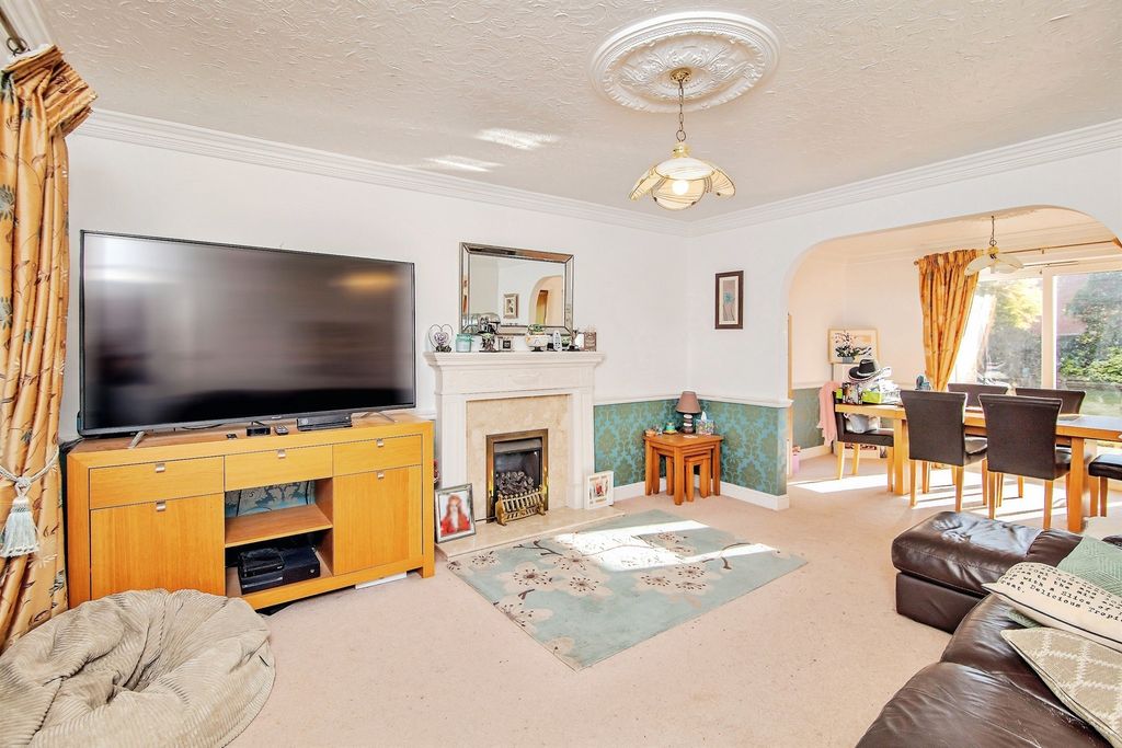 Property photo 3 of 17