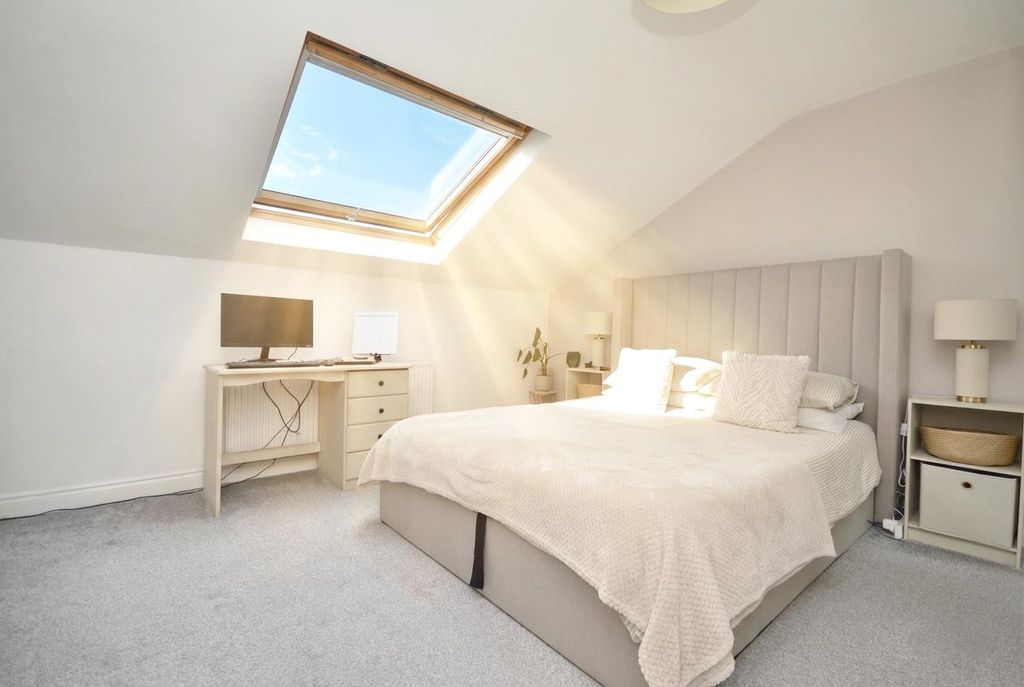 Property photo 2 of 15 Master Bedroom