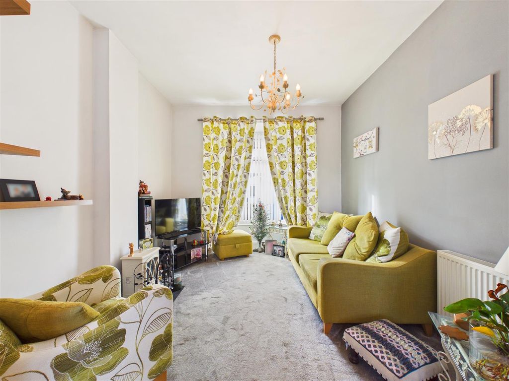 Property photo 2 of 15 Cam05193G0-Pr0109-Still003.Jpg