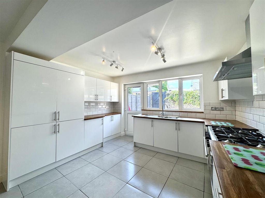 Property photo 2 of 18 Open Plan Kitchen/Dining Room
