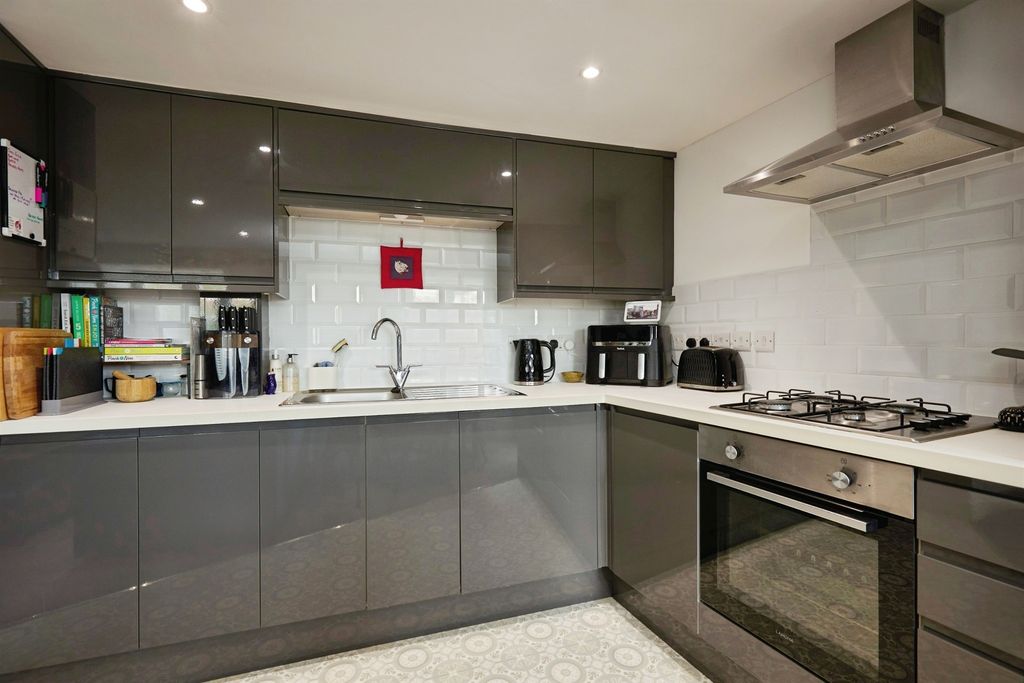 Additional image 7 of 2 bed flat for saleOakfield Street, Blandford Forum DT11